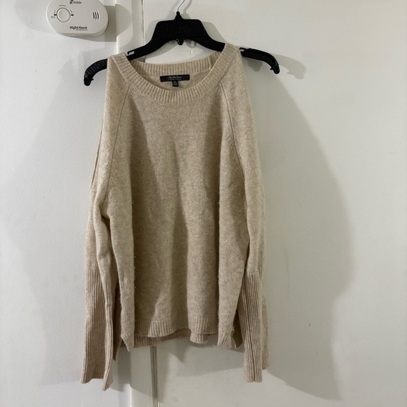 Saks Fifth Avenue 100% Cashmere Sweater Cold Shoulder Cream Beige Pullover Sz L - Picture 4 of 13